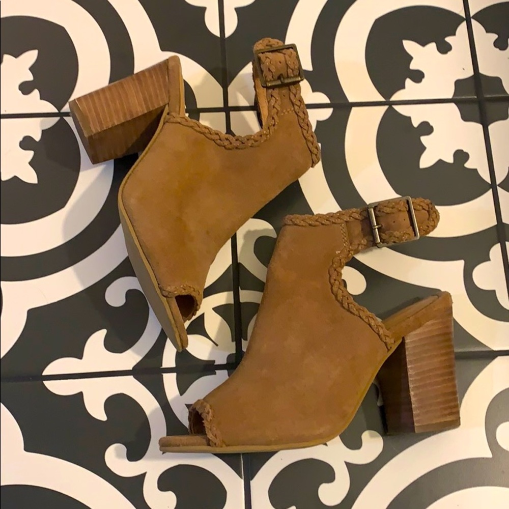 Pair of Crevo booties!! Size 6 in U.S. Women’s.